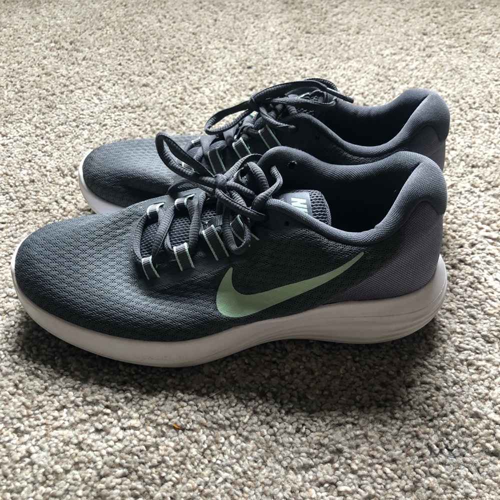 Nike Lunarconverge Womens Running Shoes 885420 004